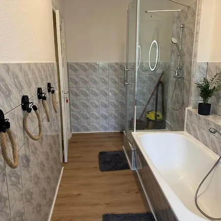 Gemuetliche Wohnung Direkt Am Bahnhof Zentrale Lage Bitterfeld-Wolfen Exterior photo